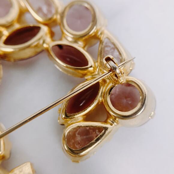 VTG Purple Glass Brooch Gold Tone Statement Pin Prong Set Navette Marquise Swirl - Picture 6 of 8